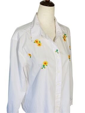 VINTAGE CABIN CREEK Floral Embroidered Shirt